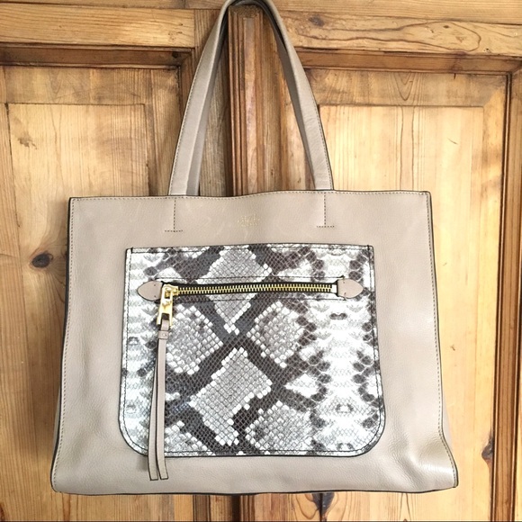 Vince Camuto Handbags - Vince Camuto Bag
